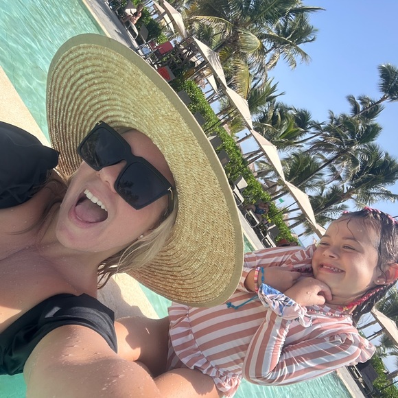 π MEET THE POSHER π - Picture 3 of 16